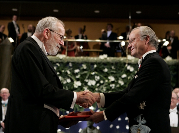 Nobel laureate in medicine Robin Warren of Australia receives his Nobel Prize from Sweden