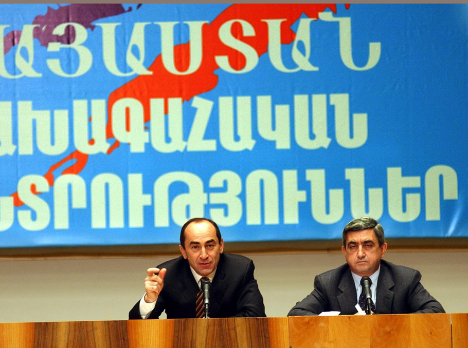 Роберт Кочарян и Серж Саргсян в 2003 году 
