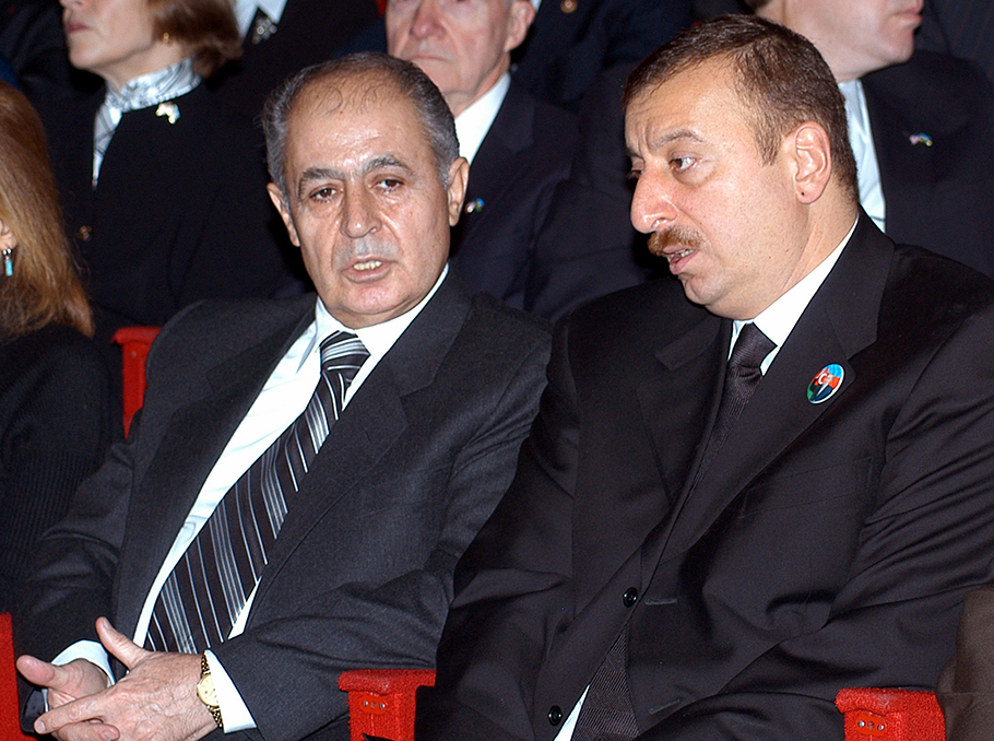 Ахмед Сезер и Ильхам Алиев в 2003 году