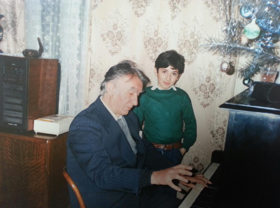 Տիգրան Շահվերդյանը՝ պապիկի հետ 
