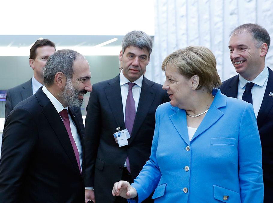 Nikol Pashinyan and Angela Merkel