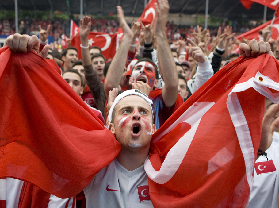 Фанаты сборной Турции по футболу
