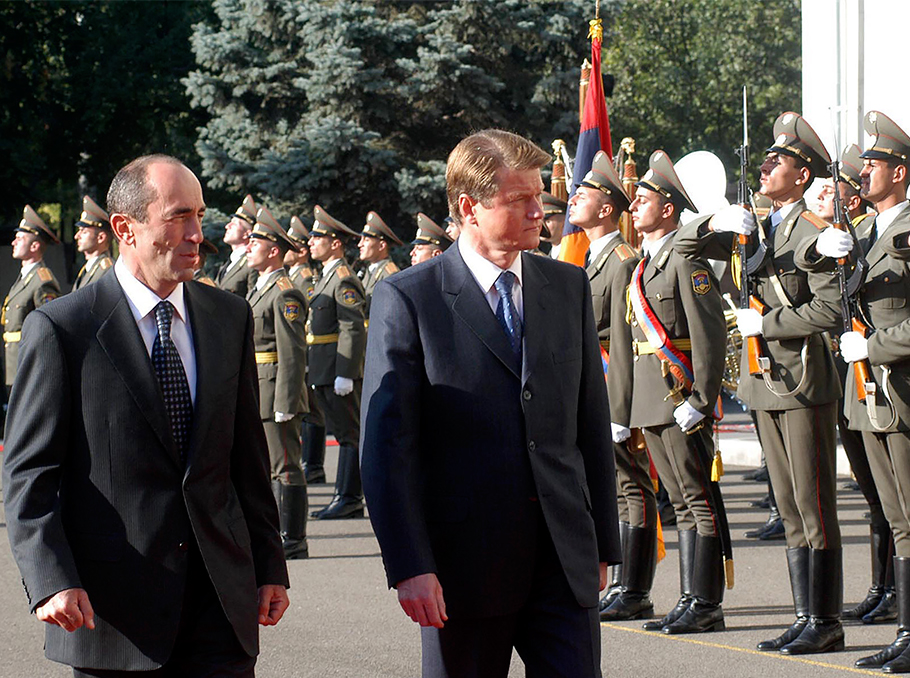 Robert Kocharyan and Rolandas Paksas in Yerevan, September 2003 