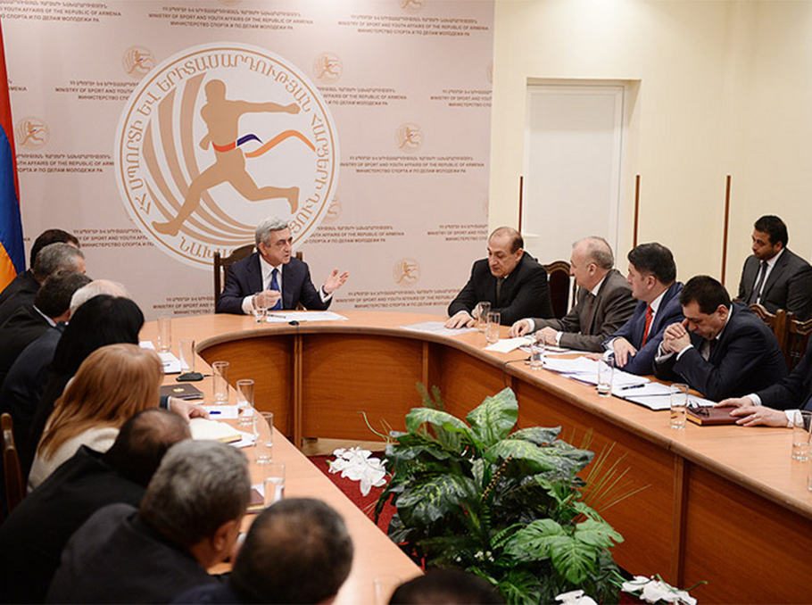 Серж Саргсян на совещании 21 февраля 2014 года 