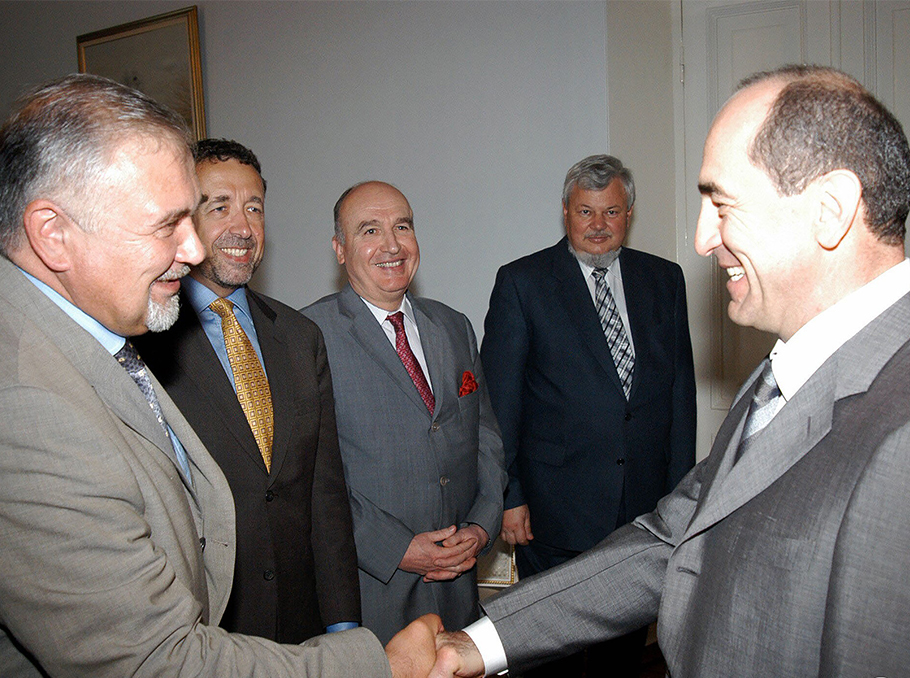 Yuri Merzlyakov and Armenian President Robert Kocharyan 