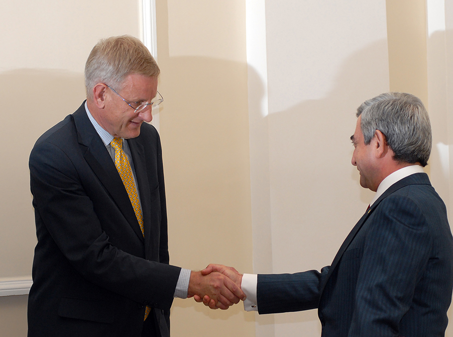 Serzh Sargsyan and Carl Bildt Serzh Sargsyan and Carl Bildt