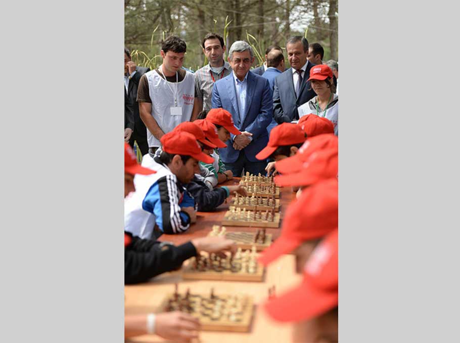 Serzh Sargsyan meets with participants of “Together” forum Serzh Sargsyan meets with participants of “Together” forum