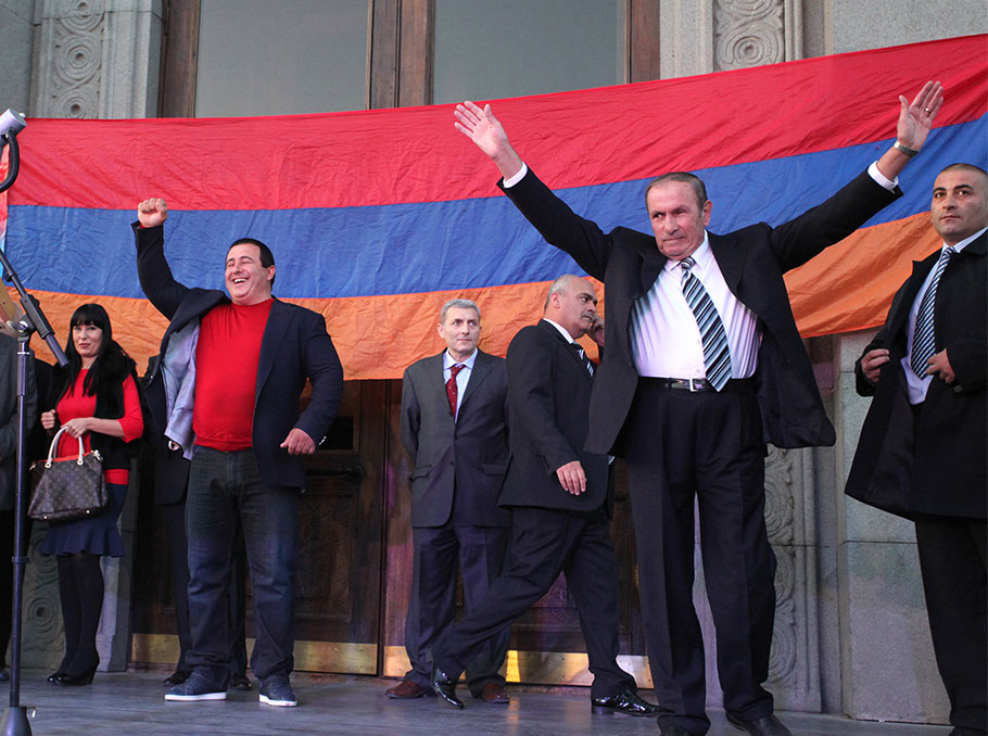 Gagik Tsarukyan and Levon Ter-Petrosyan during a rally in Yerevan on October 10, 2014 