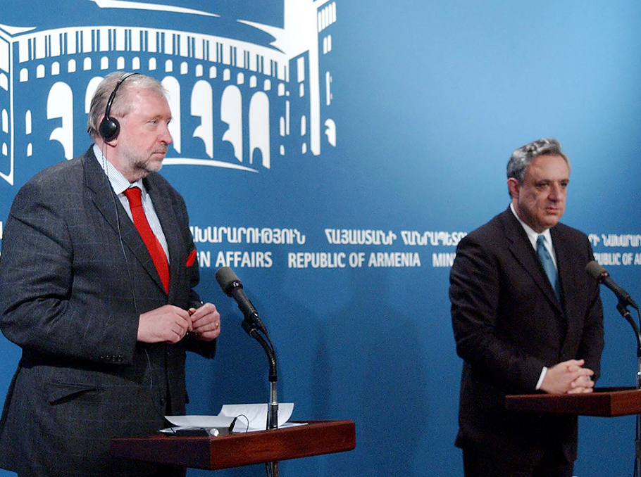 Димитрий Рупель и Вардан Осканян в Ереване 30 марта 2005 года 