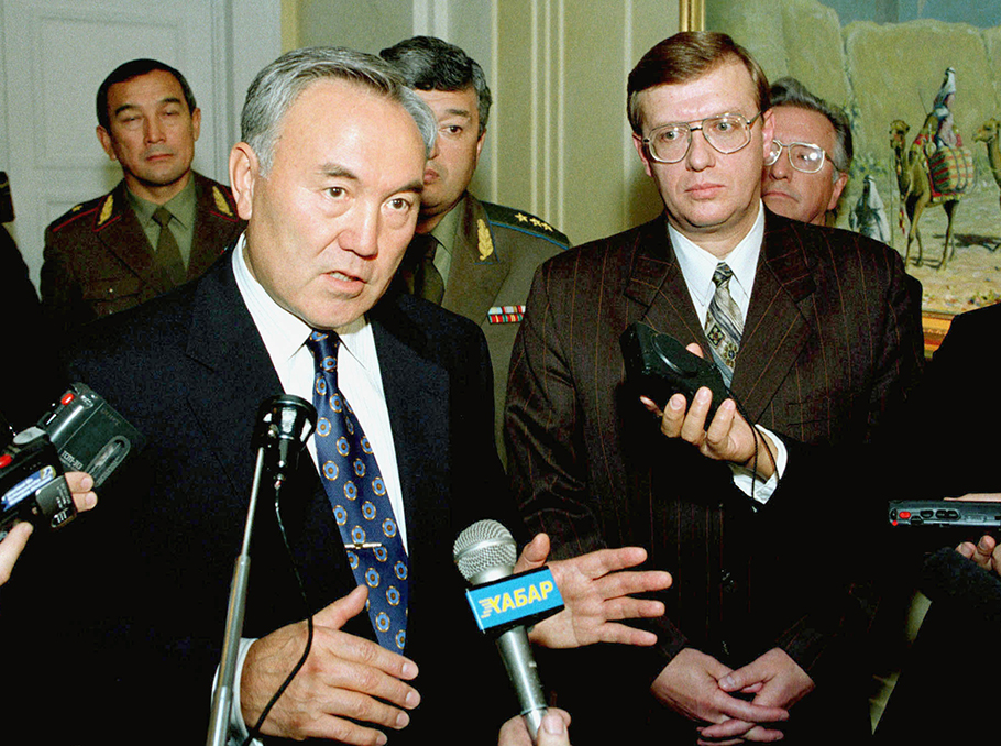 Անդրեյ Նիկոլաեւը 1997 թվականին՝ Ղազախստանի նախագահ Նուրսուլթան Նազարբաեւի հետ