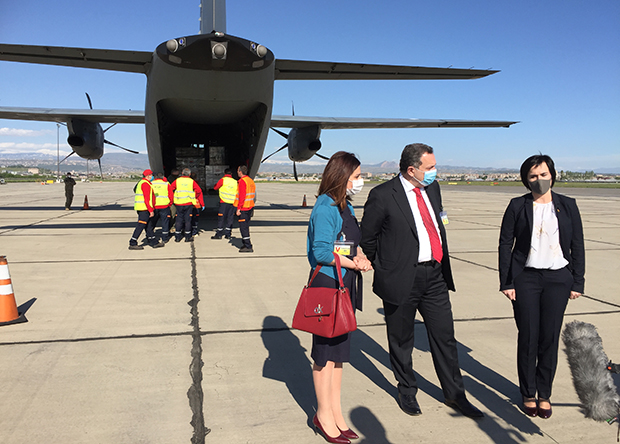 Inga Stanytė Toločkienė and Armenian Deputy FM Avet Adonts at Zvartnots airport (May 2020)