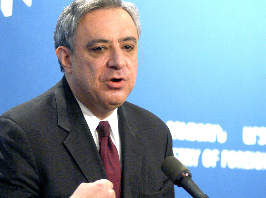 Vartan Oskanyan in 2005  