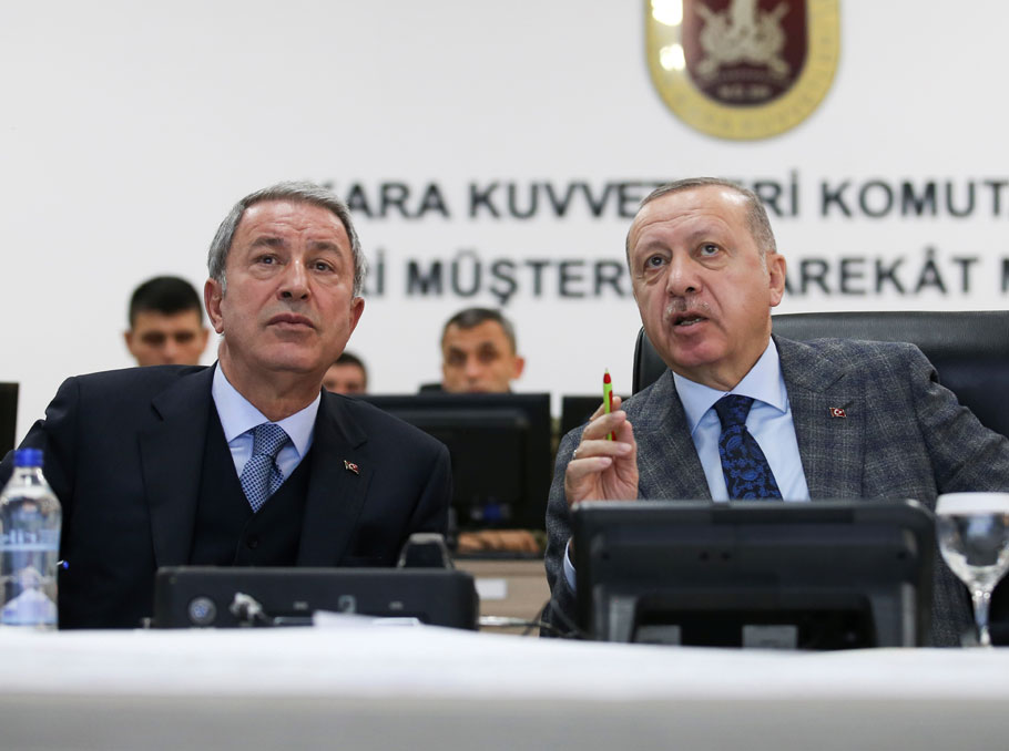 Премьер-министр Турции Реджеп Тайип Эрдоган и министр обороны Хулуси Акар