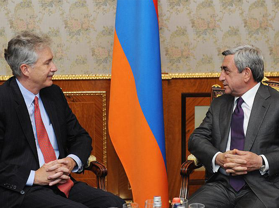 Serzh Sargsyan and Willian Burns 