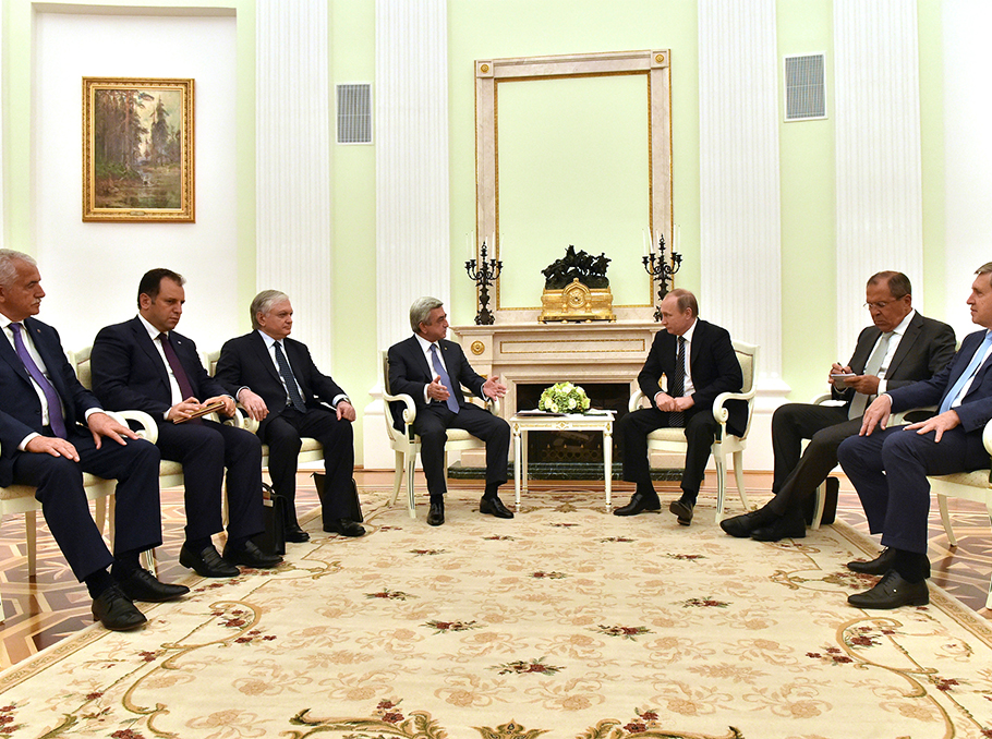 Владимир Путин и Серж Саргсян в Москве 10 августа 2016 года