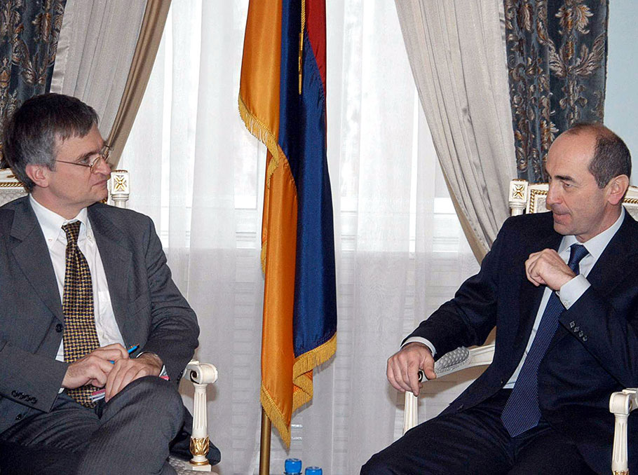 Peter Semneby and Armenian President Robert Kocharyan