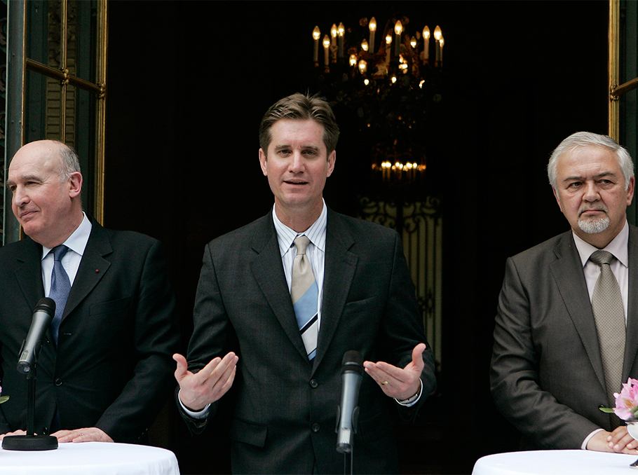 ԵԱՀԿ Մինսկի խմբի համանախագահներ Բեռնար Ֆասյեն, Մեթյու Բրայզան եւ Յուրի Մերզլյակովը Պրահայում 2009 թվականին