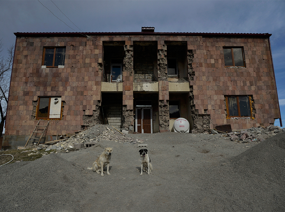 Бывшее здание сельсовета Шурнуха, поврежденное во время первой карабахской войны