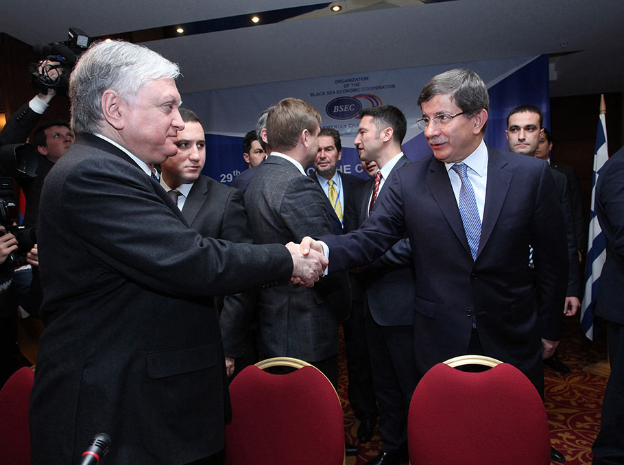 Edward Nalbandyan and Ahmet Davutoglu in Yerevan in 2013