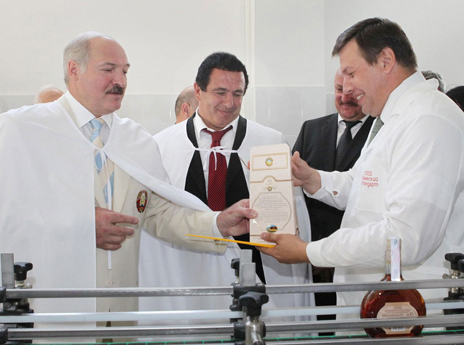 Александр Лукашенко и Гагик Царукян 10 июля 2012 года