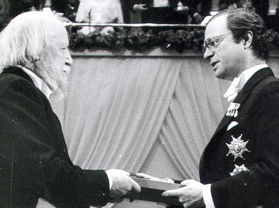 Վիլյամ Գոլդինգը ստանում է Նոբելյան մրցանակը