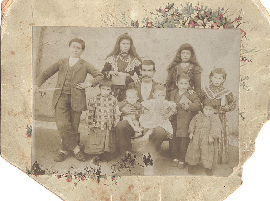 Թեհլերյանների ընտանիքը՝ ձախից առաջինը 12-ամյա Սողոմոնն է
