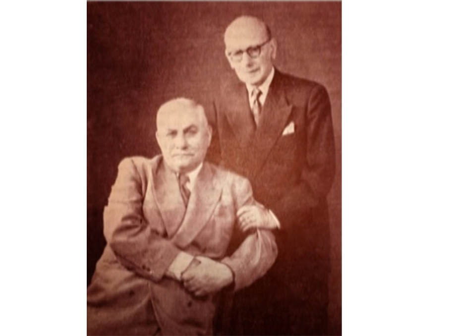 Հրաչ Փափազյանը եւ Դրաստամատ Կանայանը 1955 թվականին Կահիրեում