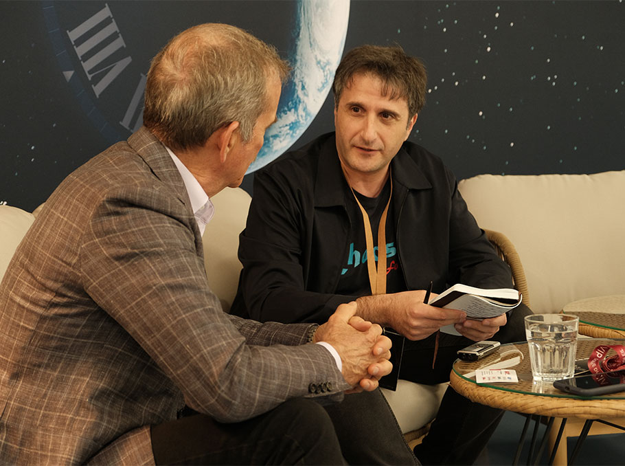 Ara Tadevosyan talks to Chris Hadfield 