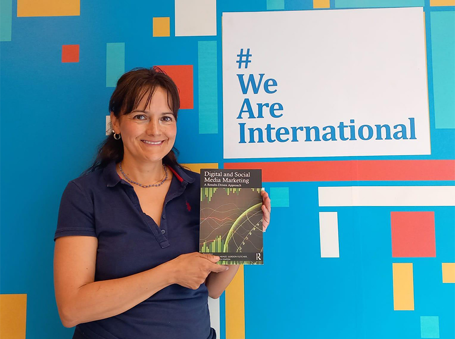 Dr. Ana Cruz Dr. Ana Cruz