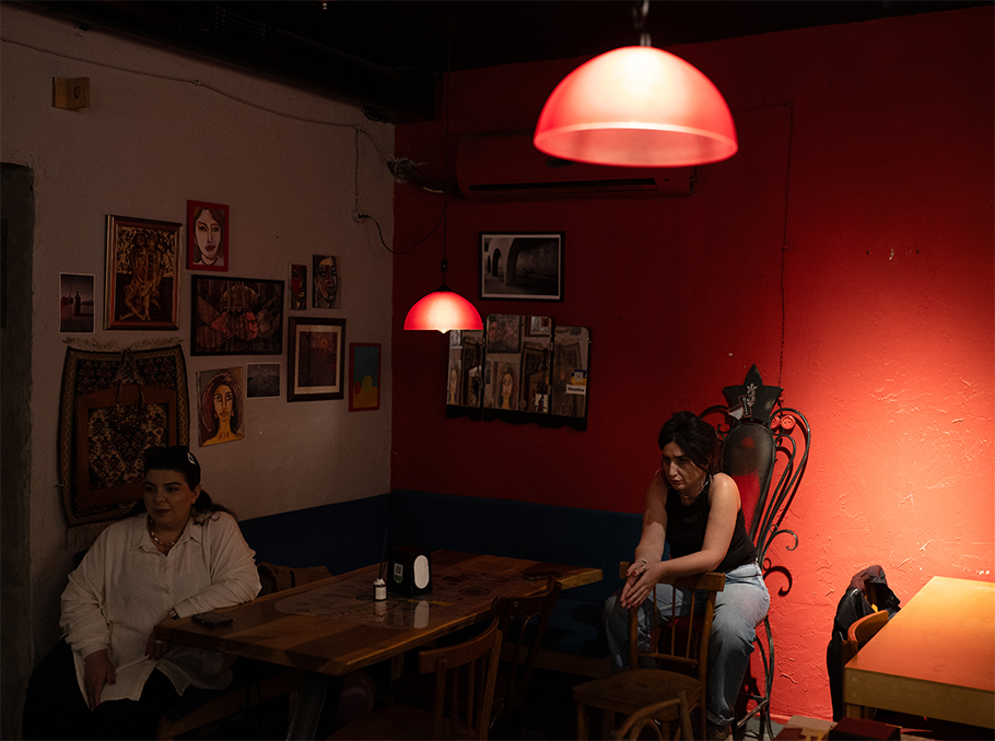 Մարտա Ալթունյանը (ձախից) եւ Զոյա Սարկիսյանը (աջից)