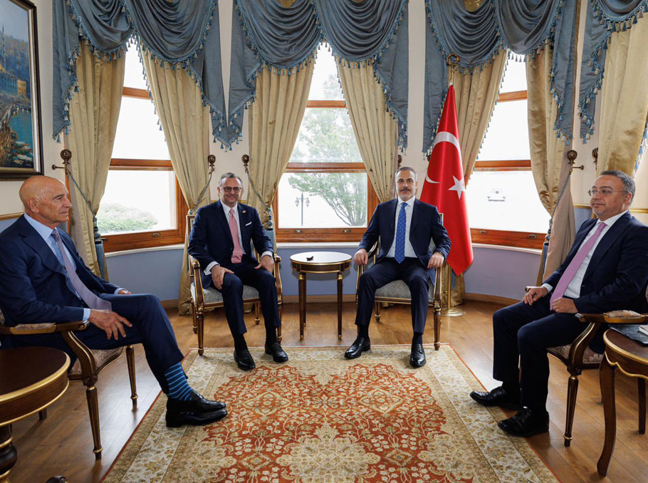 Թոմ Բարաքը հանդիպում է Թուրքիայի ԱԳ նախարար Հաքան Ֆիդանի հետ 