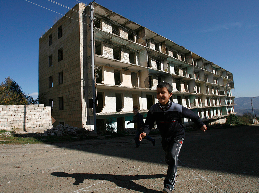 Տղան վազում է Շուշիոում (2009թ.)