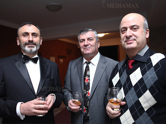 «Անտարես» հրատարակչության տնօրեն Արմեն Մարտիրոսյանը (ձախից)