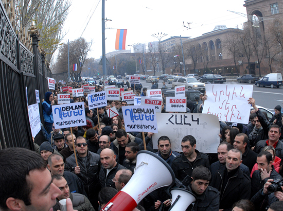 Парламент Армении отклонил предложение об отсрочке на год внедрения обязательной накопительной пенсионной системы