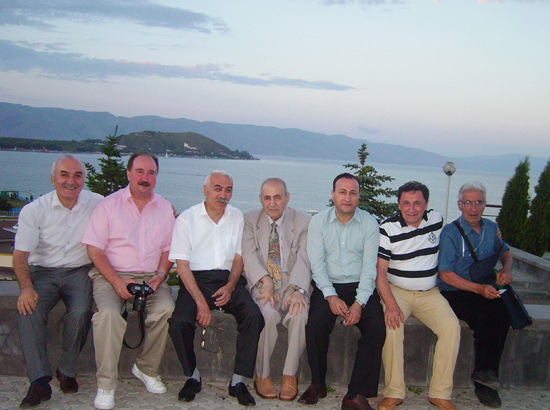 Участники юбилейного международного симпозиума SHS на Севане (в центре - академик Мержанов).