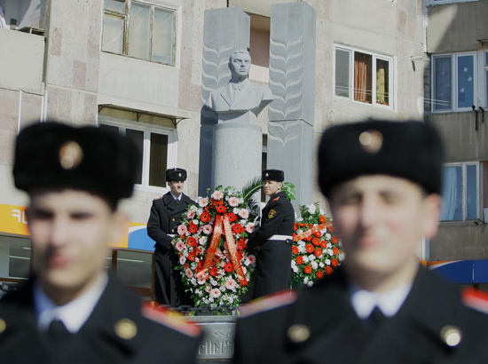 Министр обороны Армении почтил память Гургена Маргаряна