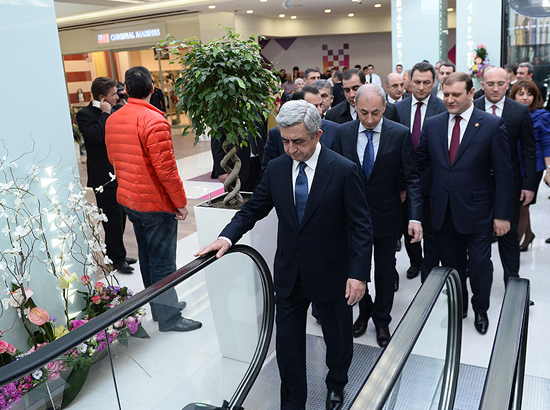 Serzh Sargsyan attends opening of Yerevan Mall where Carrefour will operate
