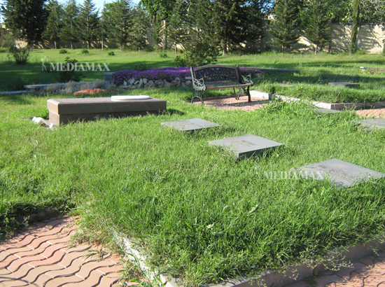 Թբիլիսիի Հայ գրողների եւ հասարակական գործիչների պանթեոնում Թբիլիսիի Հայ գրողների եւ հասարակական գործիչների պանթեոնում