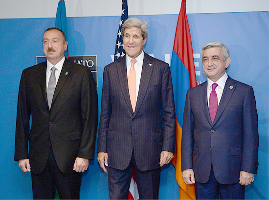 Ջոն Քերին Հայաստանի եւ Ադրբեջանի նախագահների հետ 