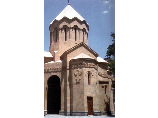 Երեւանի Սուրբ Աննա եկեղեցի,2014թ., հովանավորներ՝ Հրայր եւ Աննա Հովհաննիսյաններ