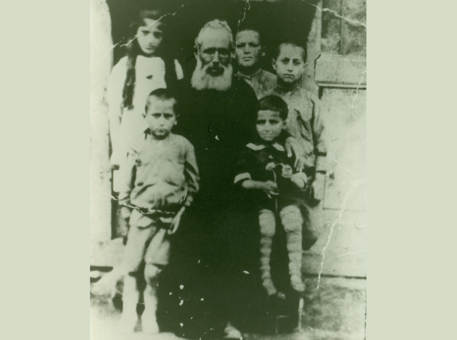 Առաջնորդական տեղապահ Եզնիկ Վարդապետը՝ երեխաների հետ