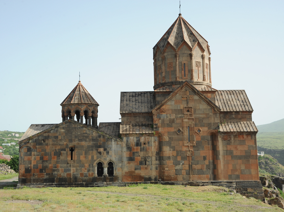 Монастырь Ованаванк. Церковь и часовня, 13-й век.