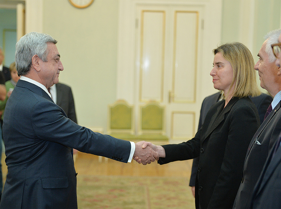 Serzh Sargsyan and Federica Mogherini