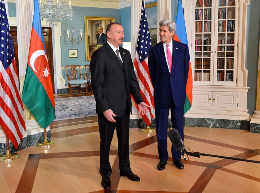 Ilham Aliyev and John Kerry 
