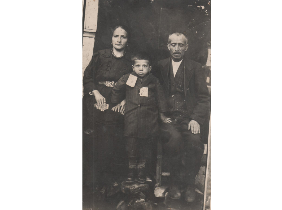 Relatives of Lusine. Photo taken in Old Arabkir.