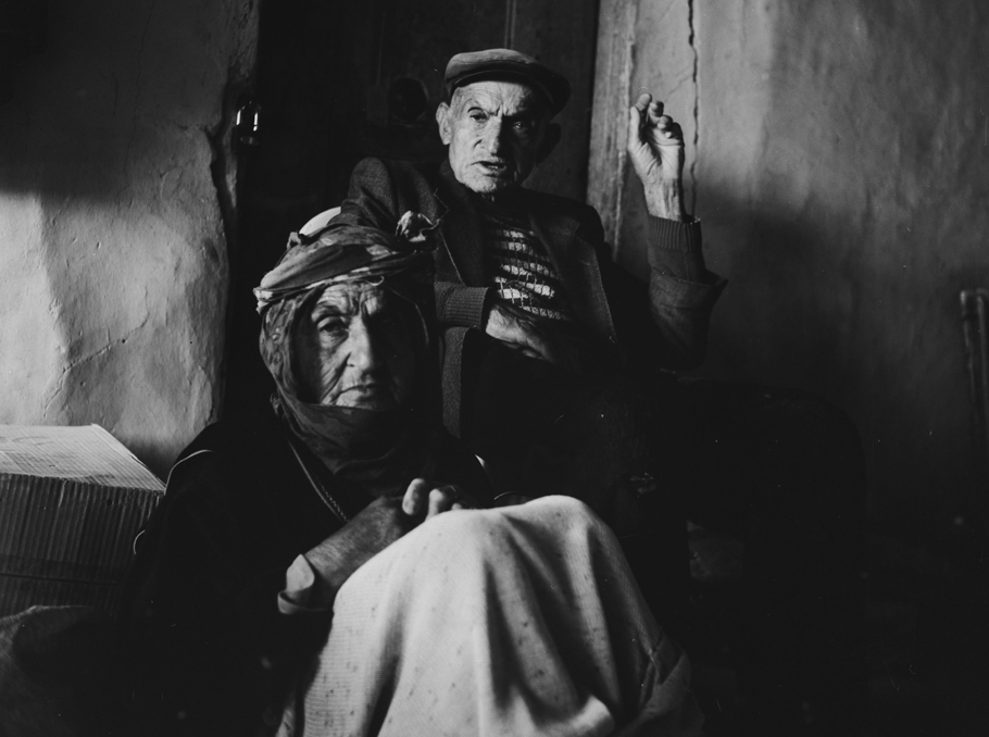 Բաբկեն պապիկն ու իր քույրը Արաբկիրի  մոտակա գյուղերից մեկում