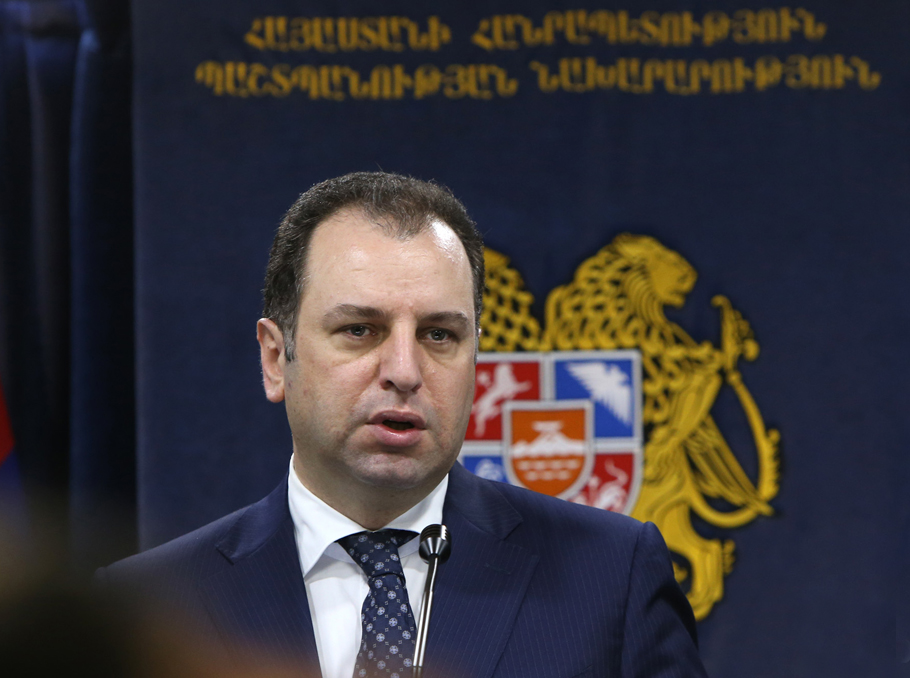 Министр обороны Армении Виген Саргсян 
