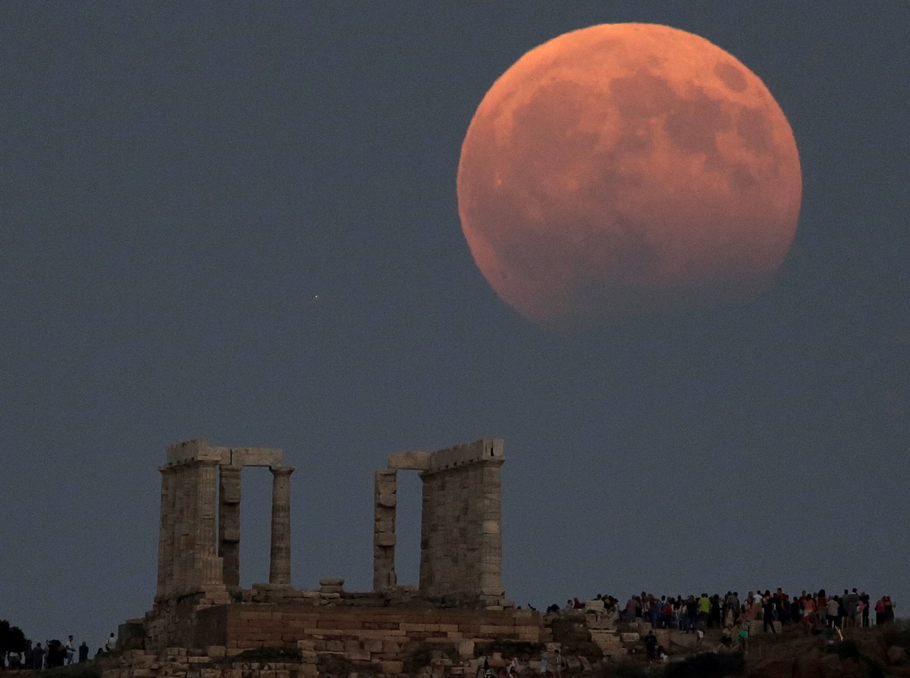 Կարմիր լուսինը Հունասանում 