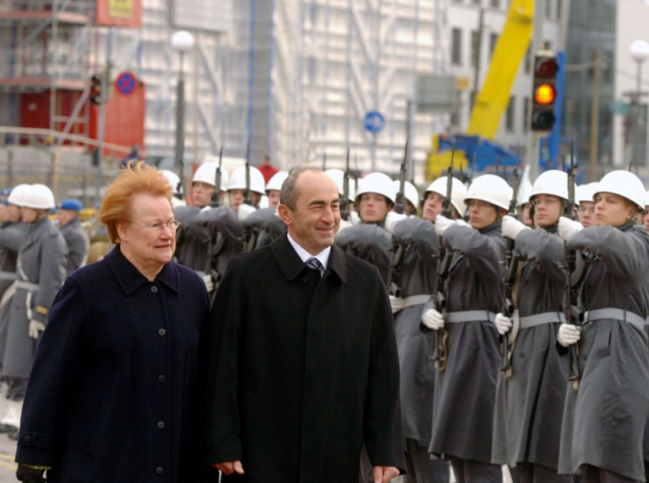 Presidents of Armenia and Finland Robert Kocharyan and Tarja Halonen