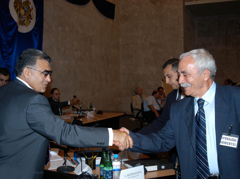 Andranik Manukyan and ArmenTel CEO Georgios Vasilakis in 2013